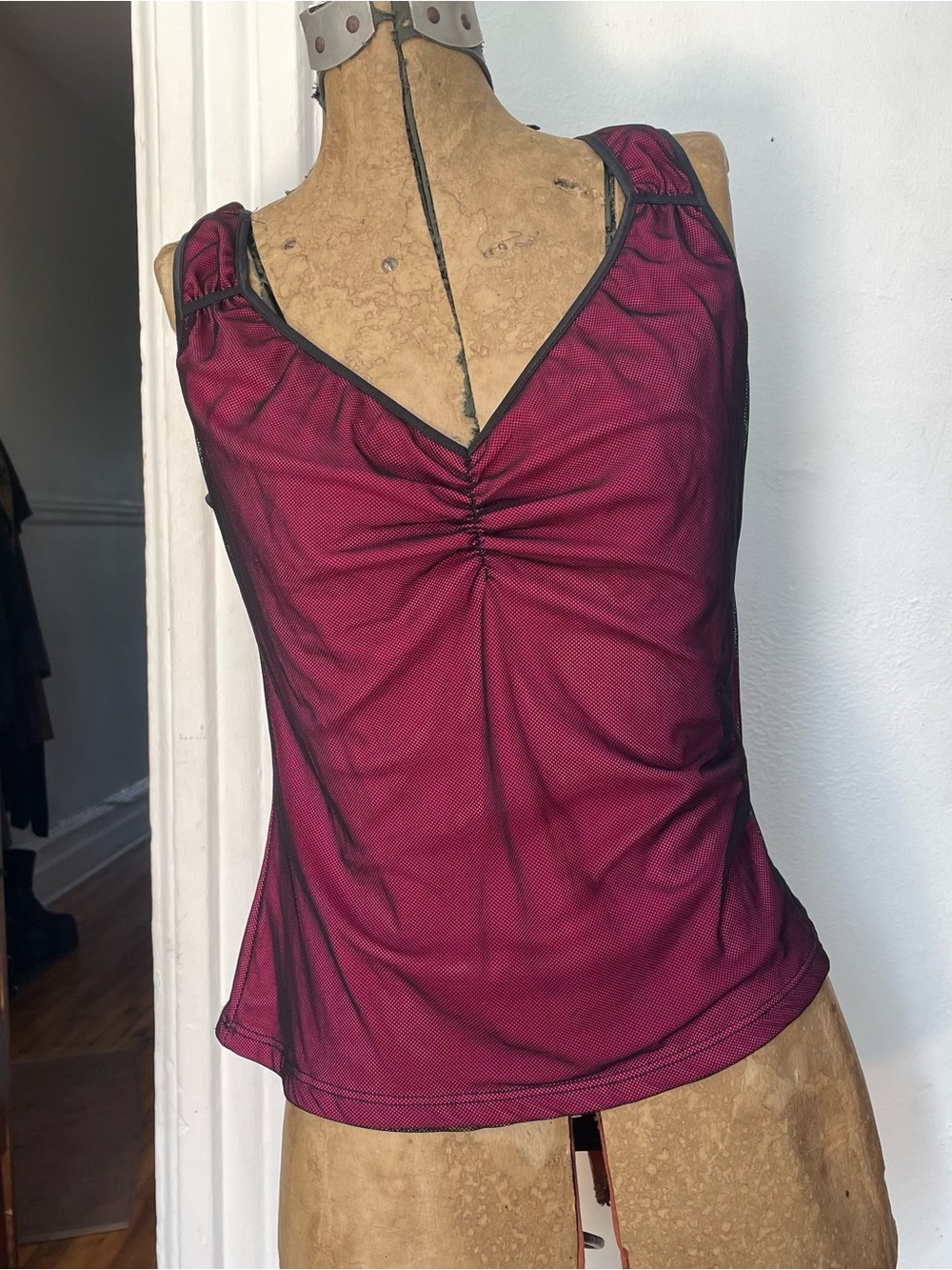 Women’s Sleeveless Ruched V-Neck Tank Top - pink